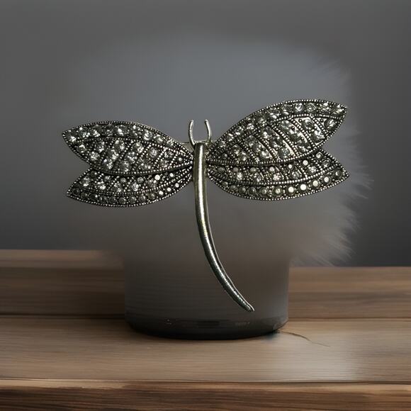 Gorgeous Vintage Silver Tone Dragon Fly Brooch By Monet. Measures 2” - Picture 1 of 2